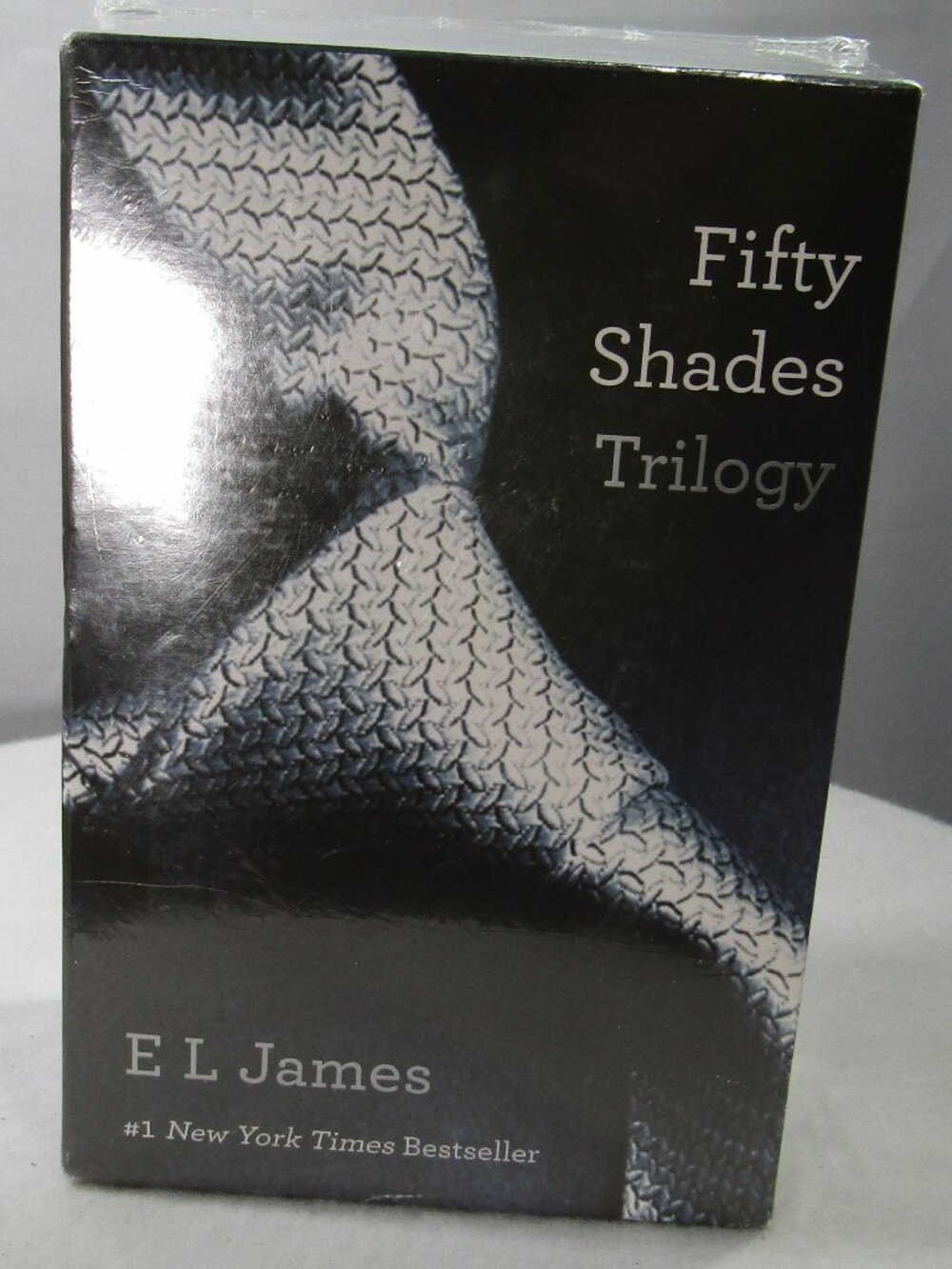 Fifty Shades Trilogy 50 Shades of Grey, Dark, Freed Box Set E L James NIB 100310